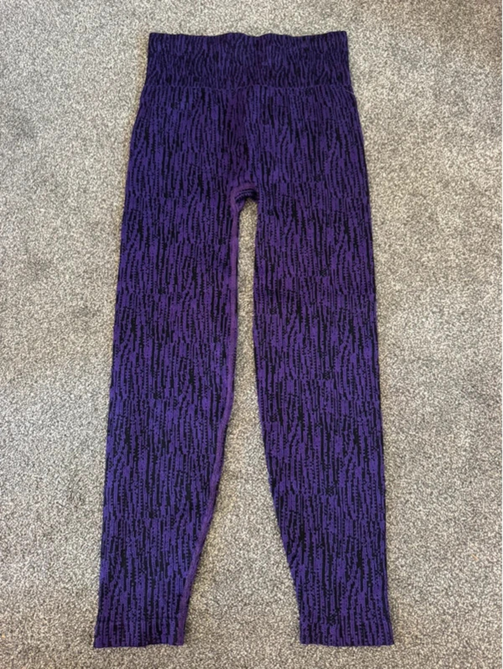 Women’s Athleta compression purple/black leggings Size medium